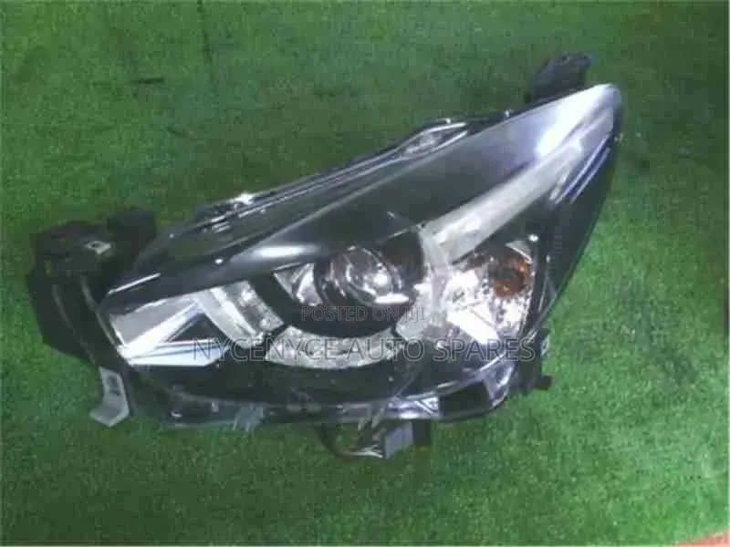 Headlight Demio 2015 Xenon