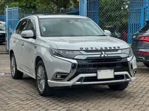 Mitsubishi Outlander 2.4 PHEV AWD 2019 Pearl