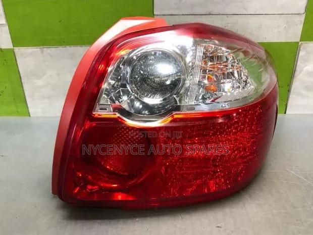 Tailight Auris 2010 - thumbnail 2