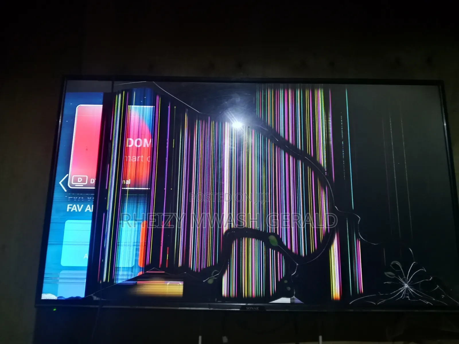 Sonar 43" Powers on With a Cracked Screen