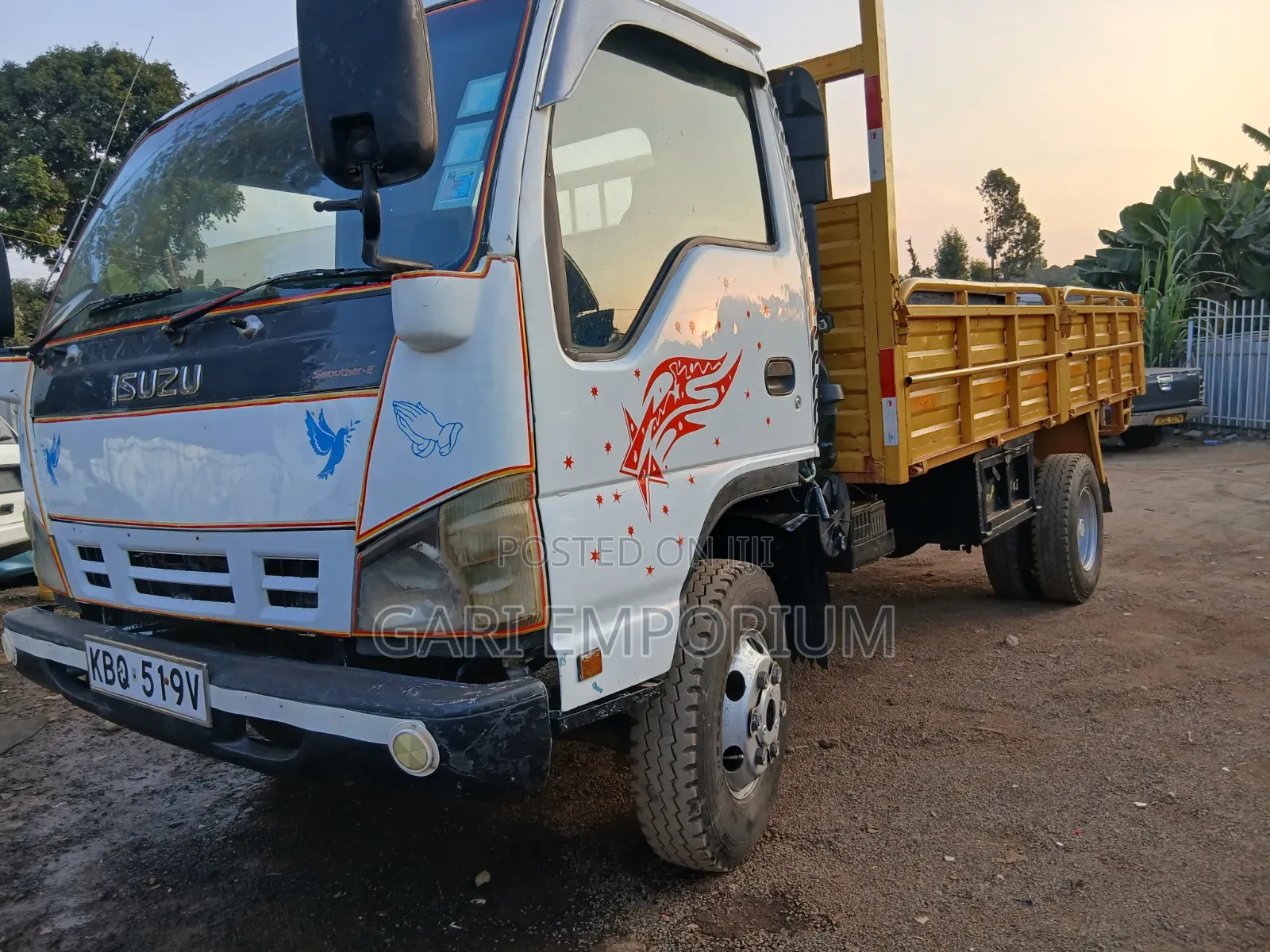 Isuzu ELF Truck 2006 White