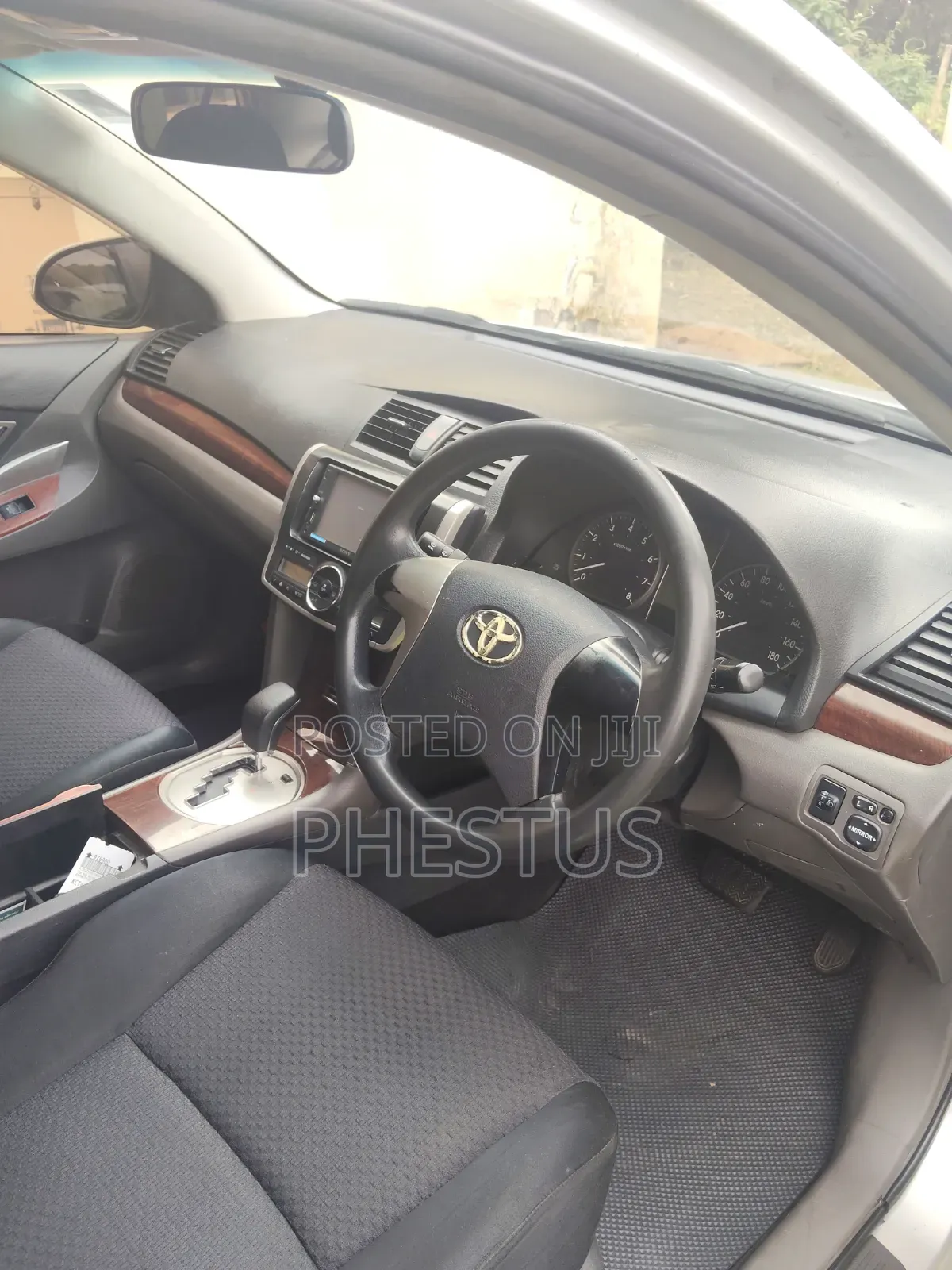 Toyota Premio 2013 Silver