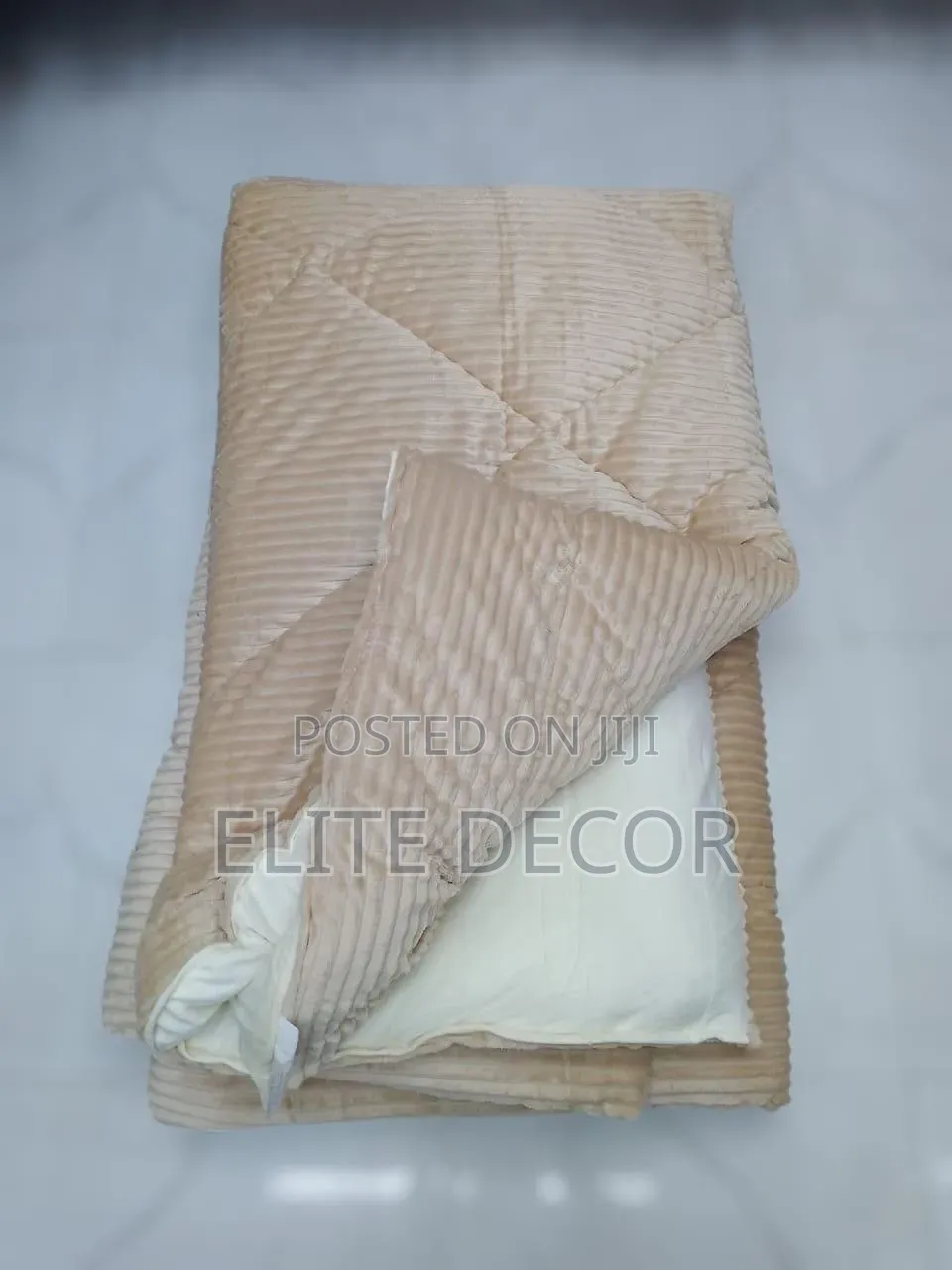 Luxurious Single Velvet Woollen Duvet – Honey Gold