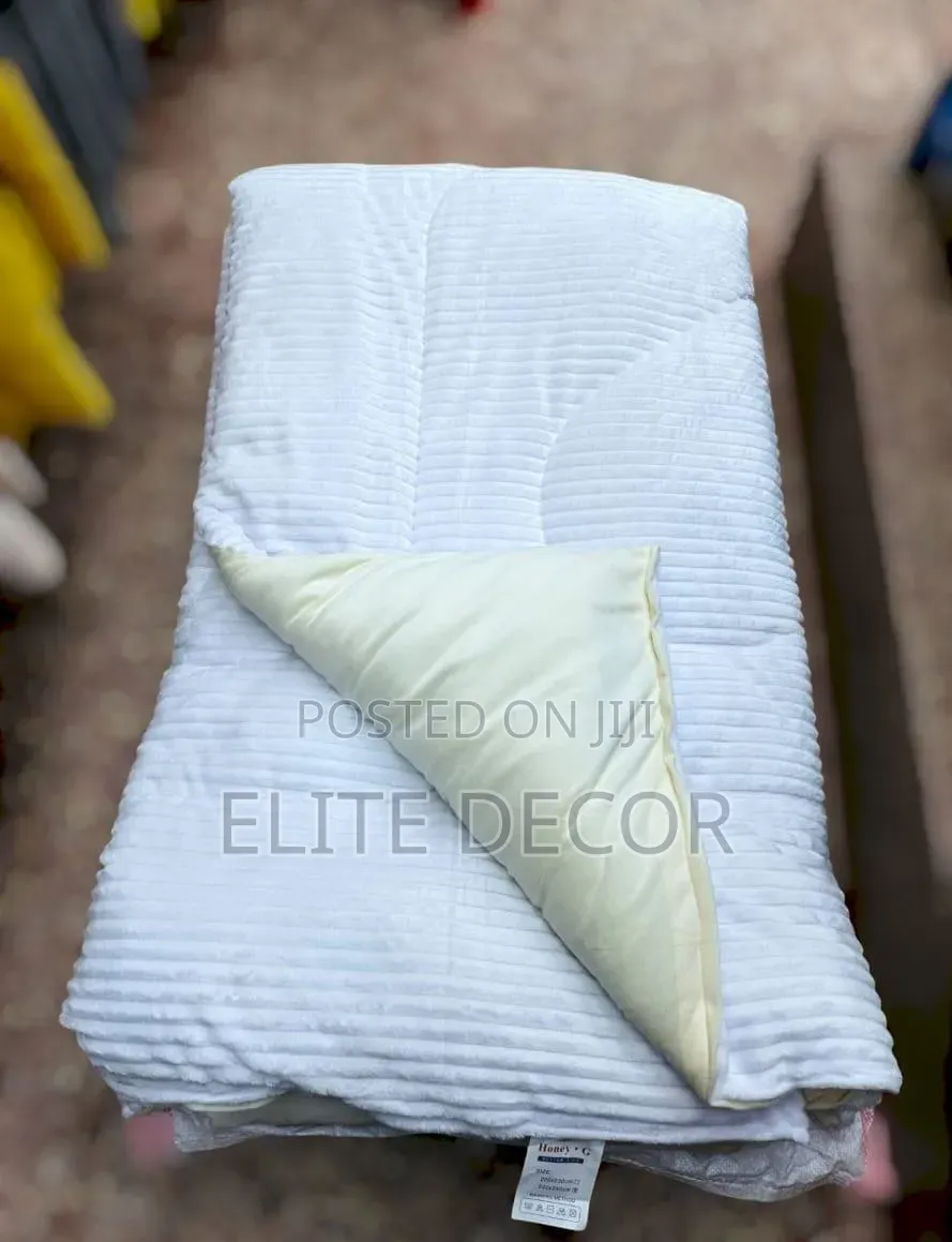 Luxurious Single Velvet Woollen Duvet – Honey Gold