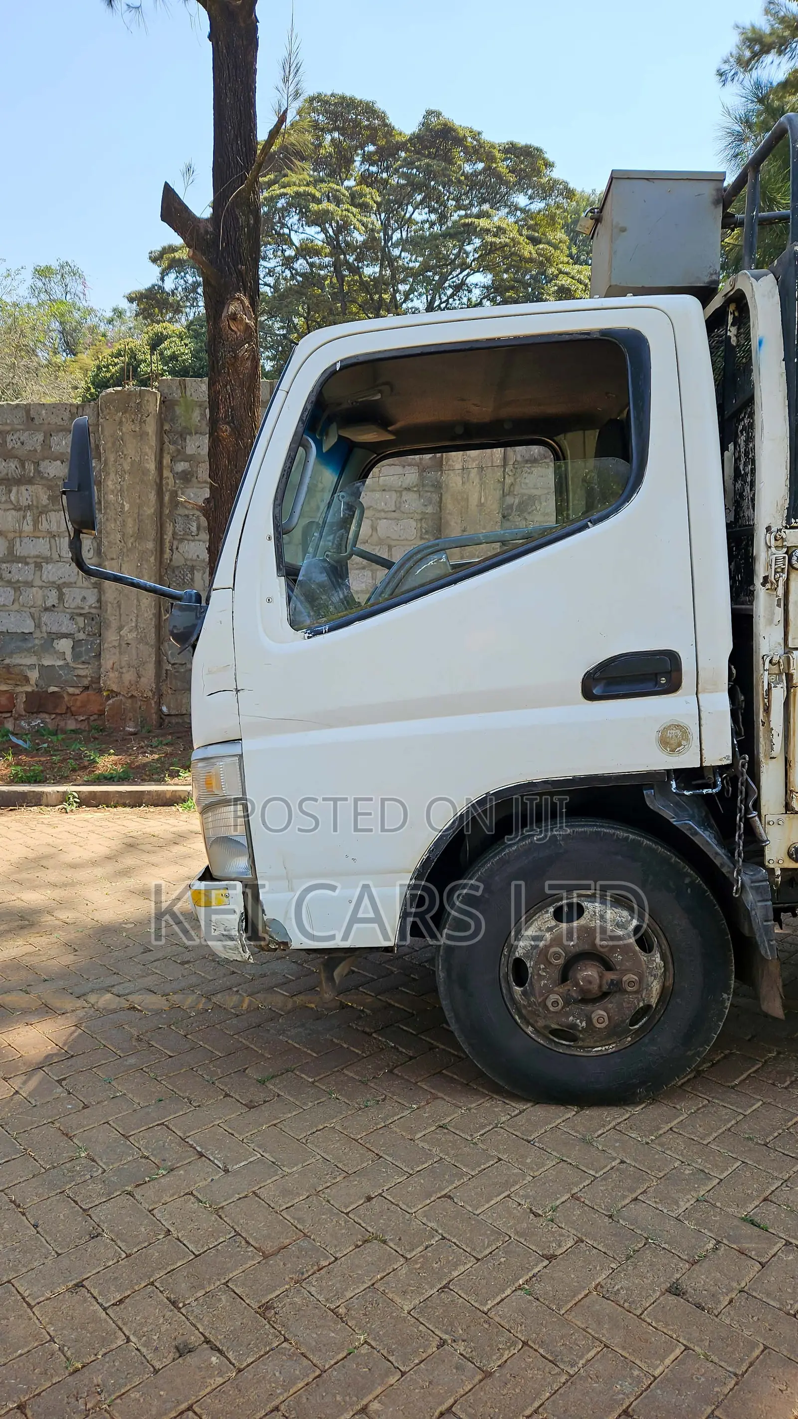 Mitsubishi Canter 2004 White
