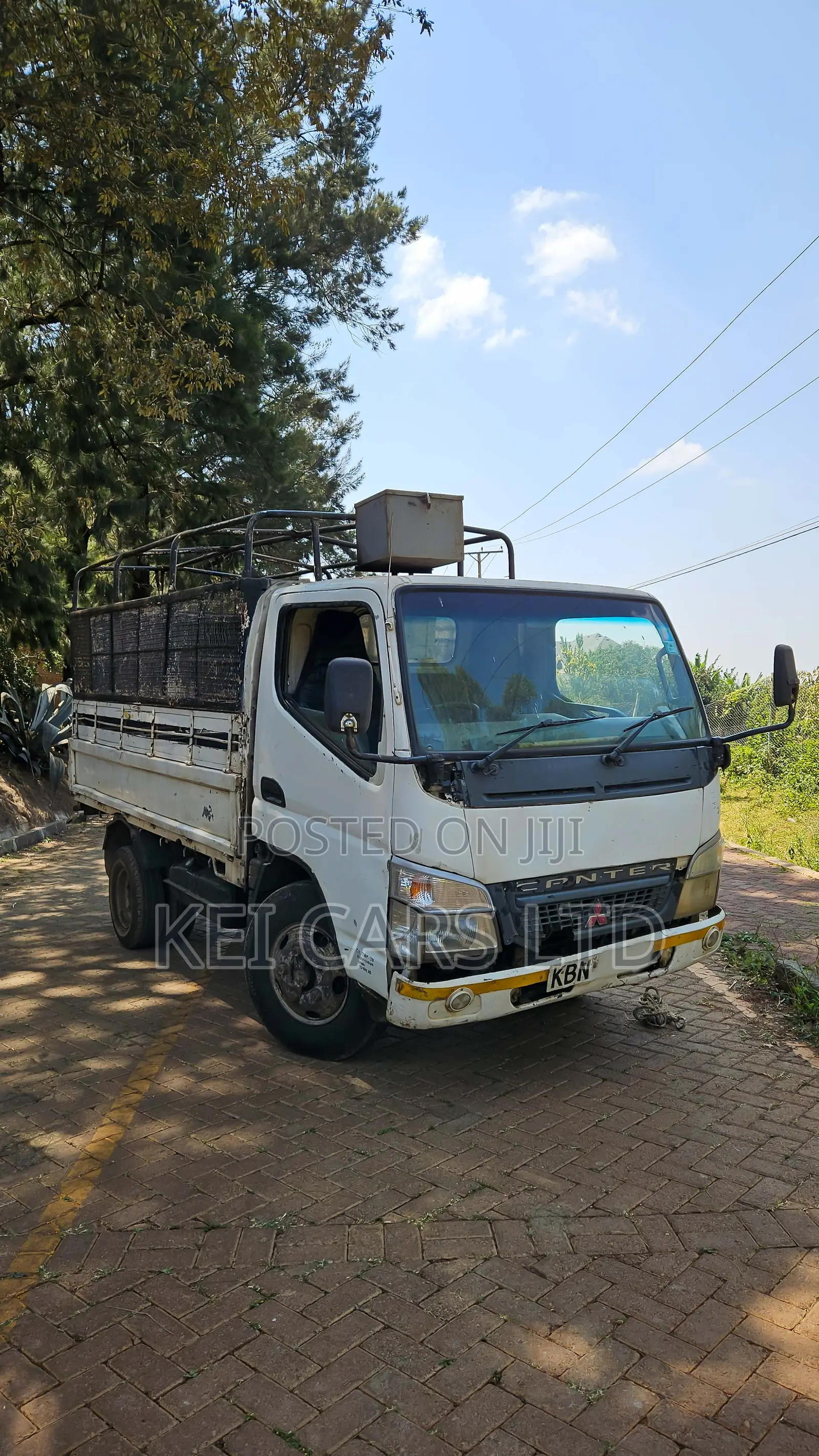 Mitsubishi Canter 2004 White
