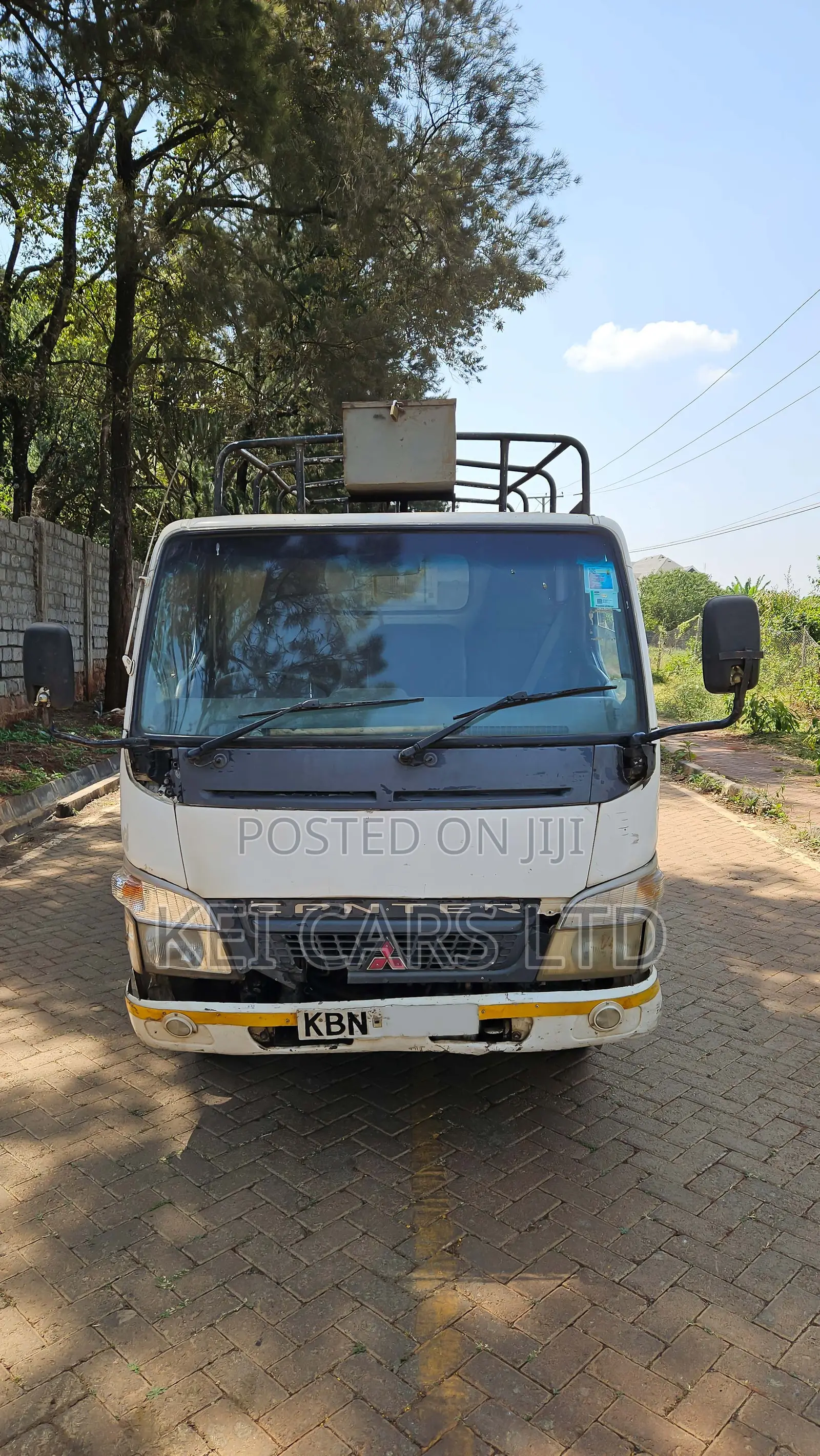 Mitsubishi Canter 2004 White