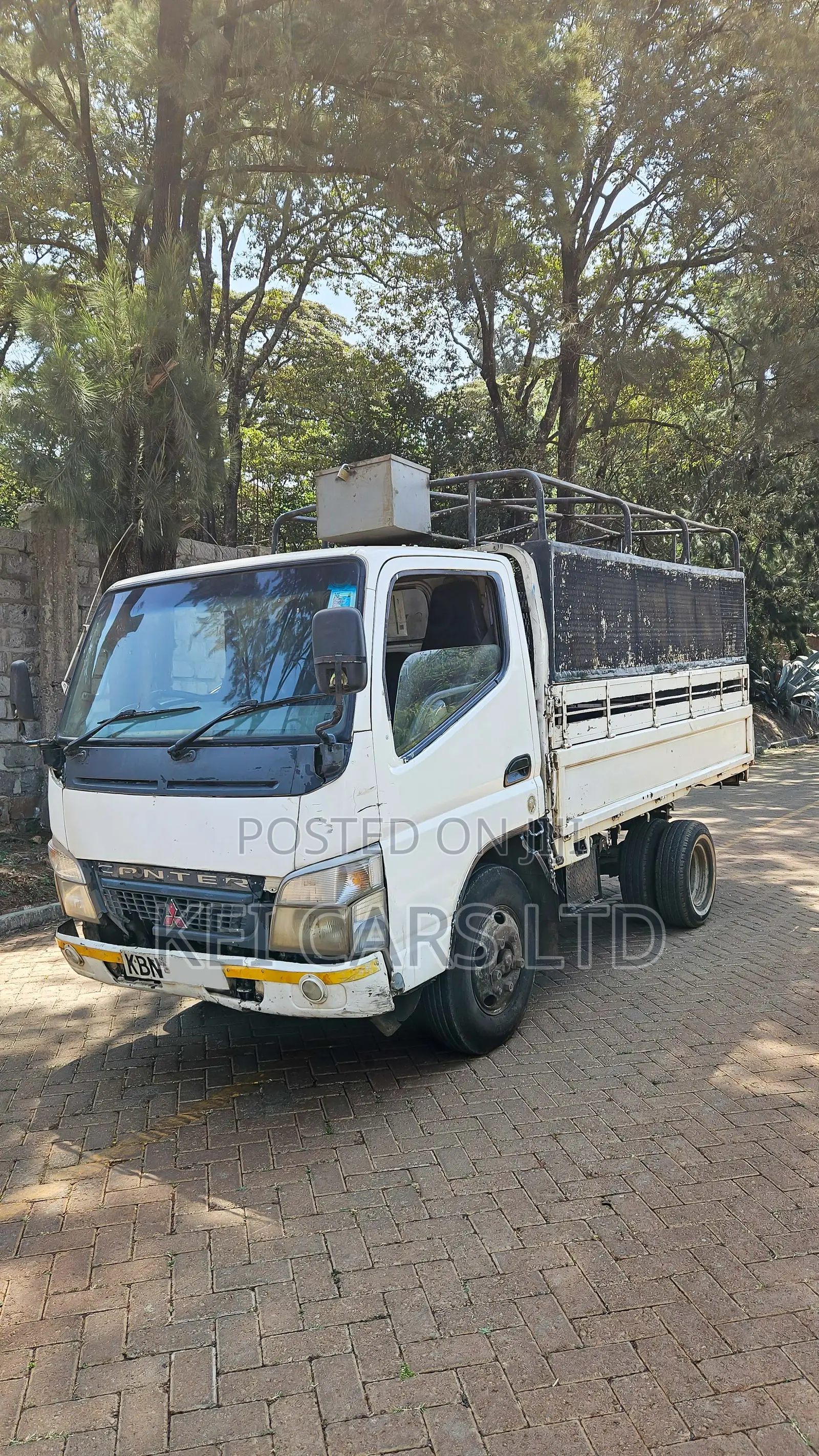 Mitsubishi Canter 2004 White