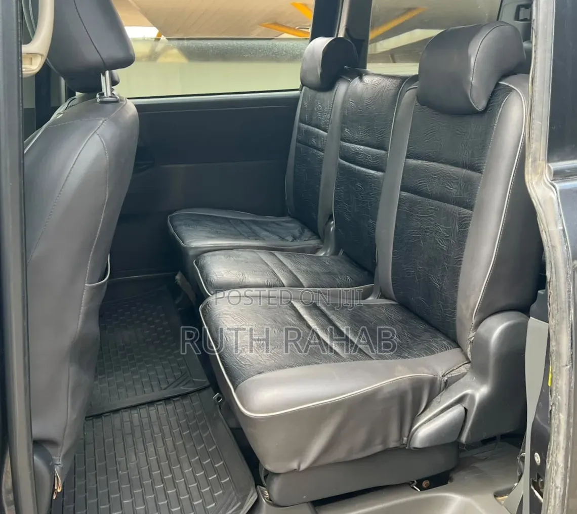 Toyota Noah 2011 Gray