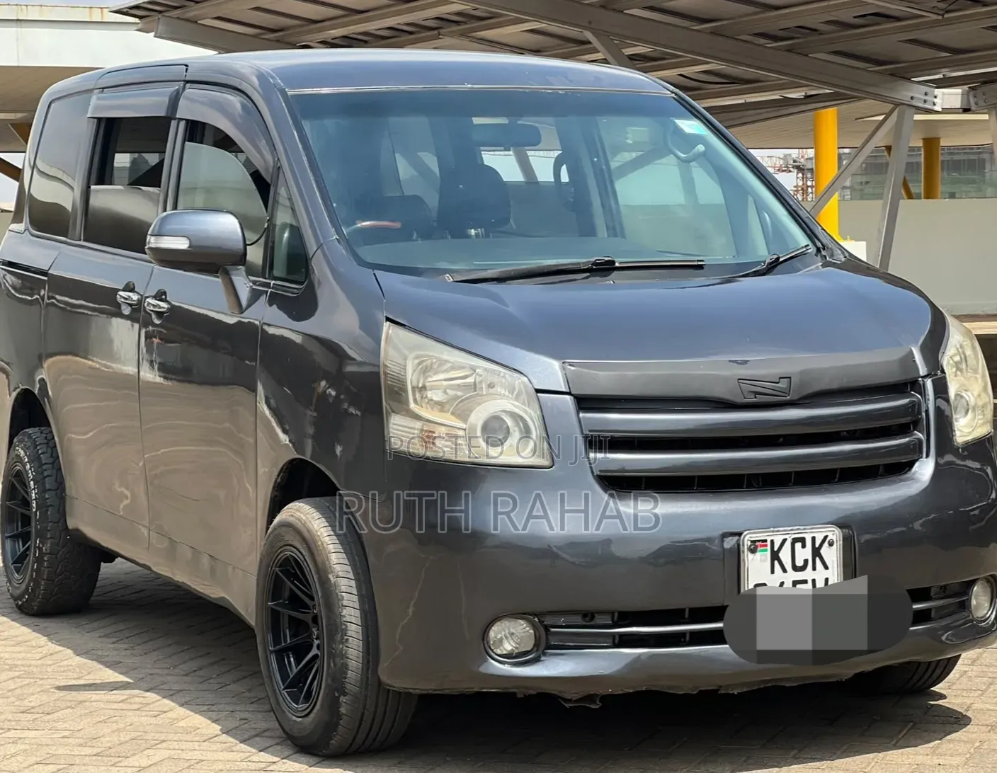 Toyota Noah 2011 Gray