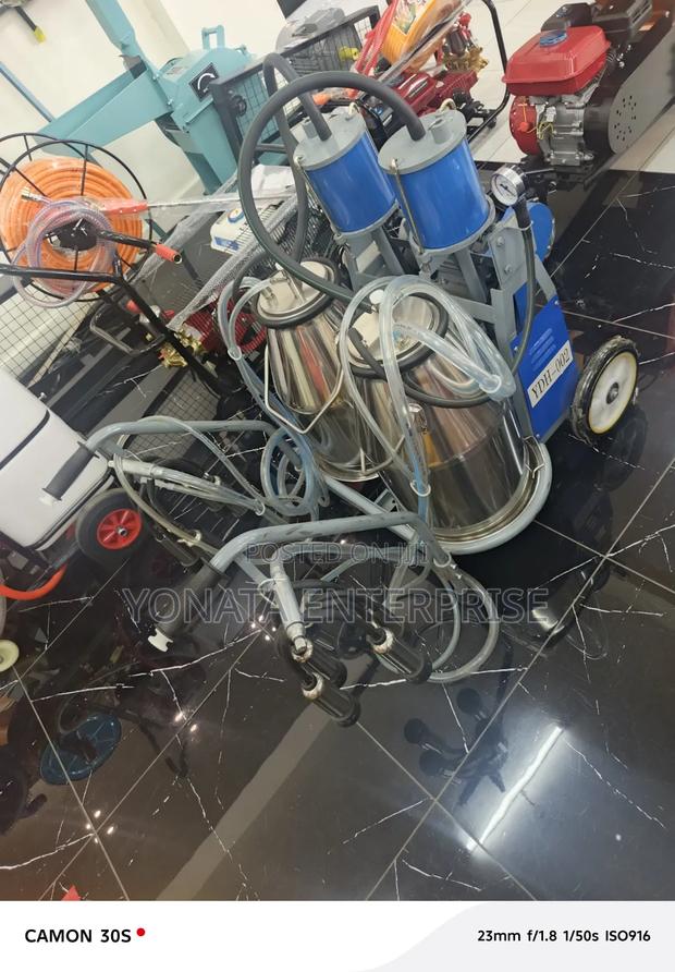 Stainless Steel Double Bucket Milking Machine - thumbnail 2