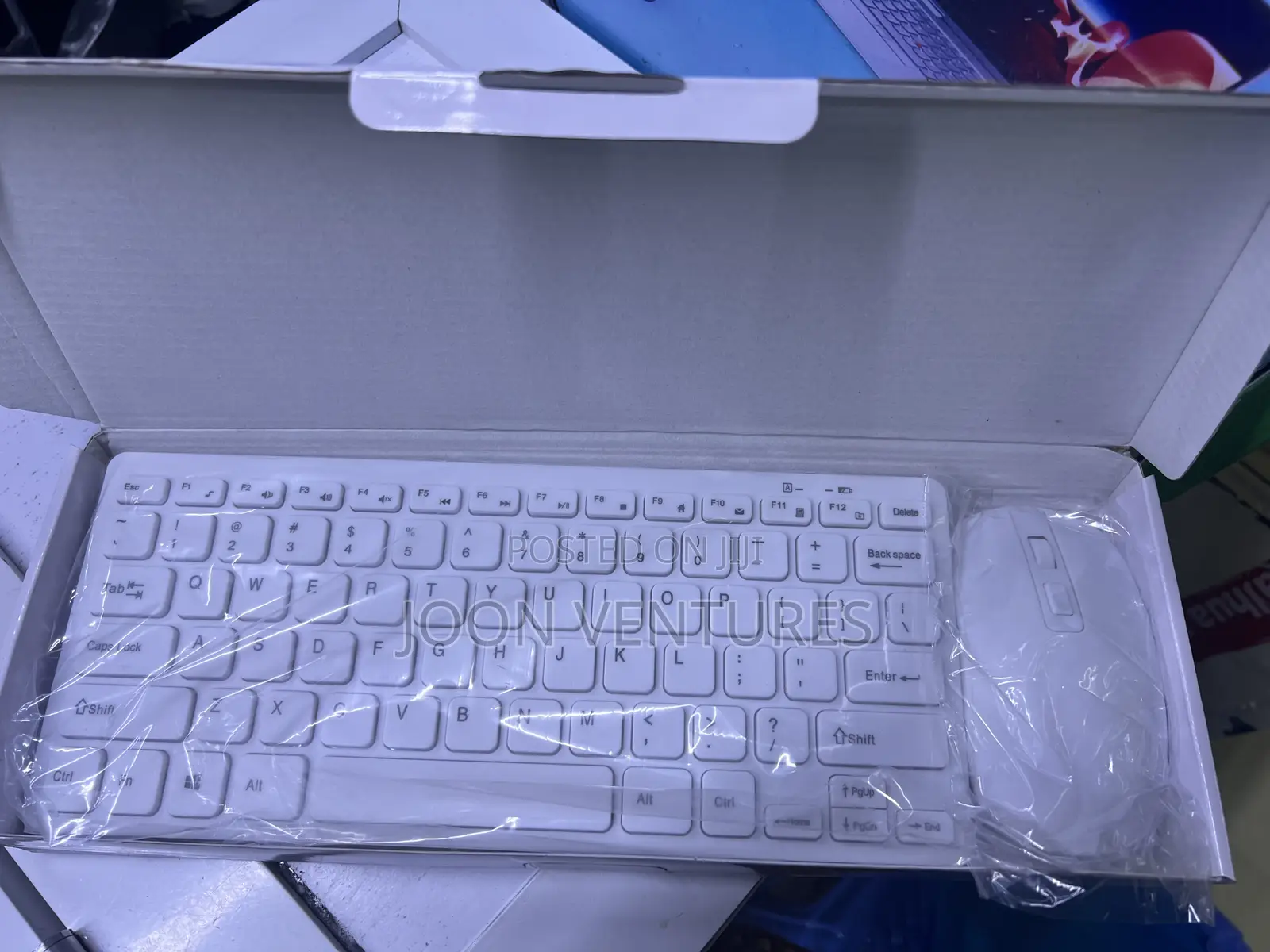 GKM901 Wireless Mini-Keyboard and Mouse Combo
