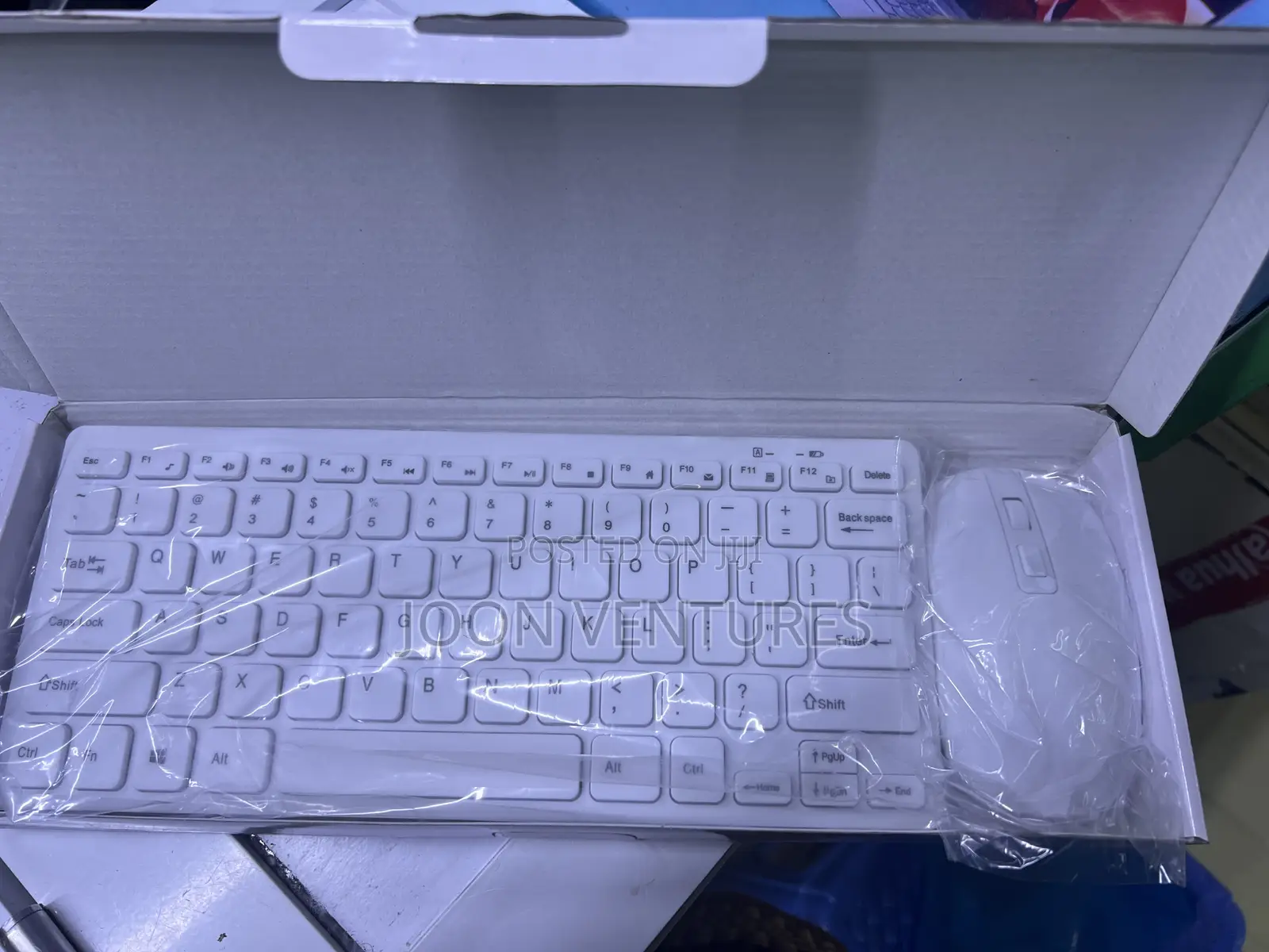 GKM901 Wireless Mini-Keyboard and Mouse Combo