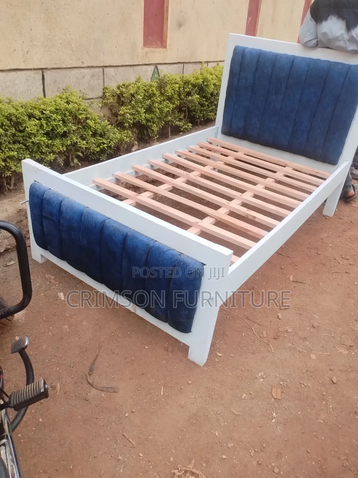3.5 by 6 Stylish Mocket Bed