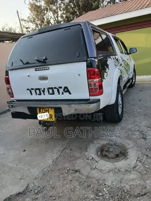 Toyota Hilux 2015 Off white