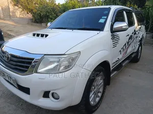 Toyota Hilux 2015 Off white