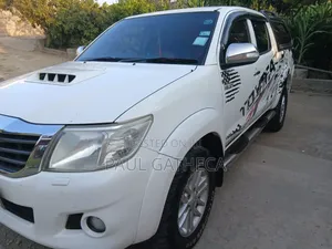 Toyota Hilux 2015 Off white