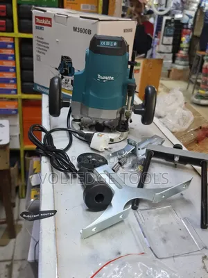 Makita 1650W Plunge/Wood Router