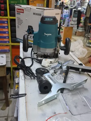 Makita 1650W Plunge/Wood Router