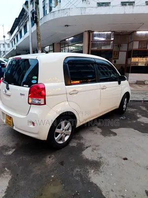 Toyota Porte 2015 Beige