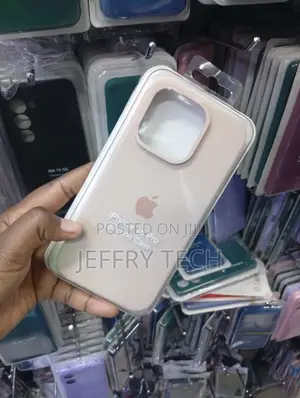 Apple Silicone Case With MagSafe for the iPhone 15 Pro the Light Pink