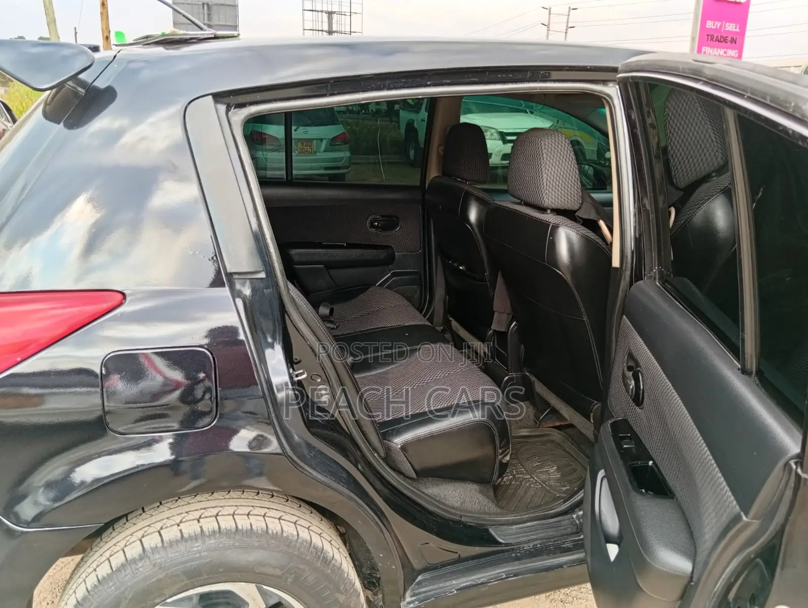 Nissan Tiida 2010 Black