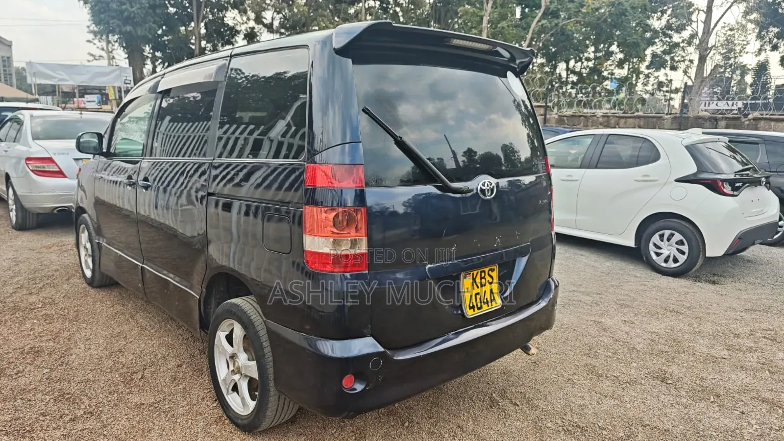 Toyota Voxy 2005 Blue
