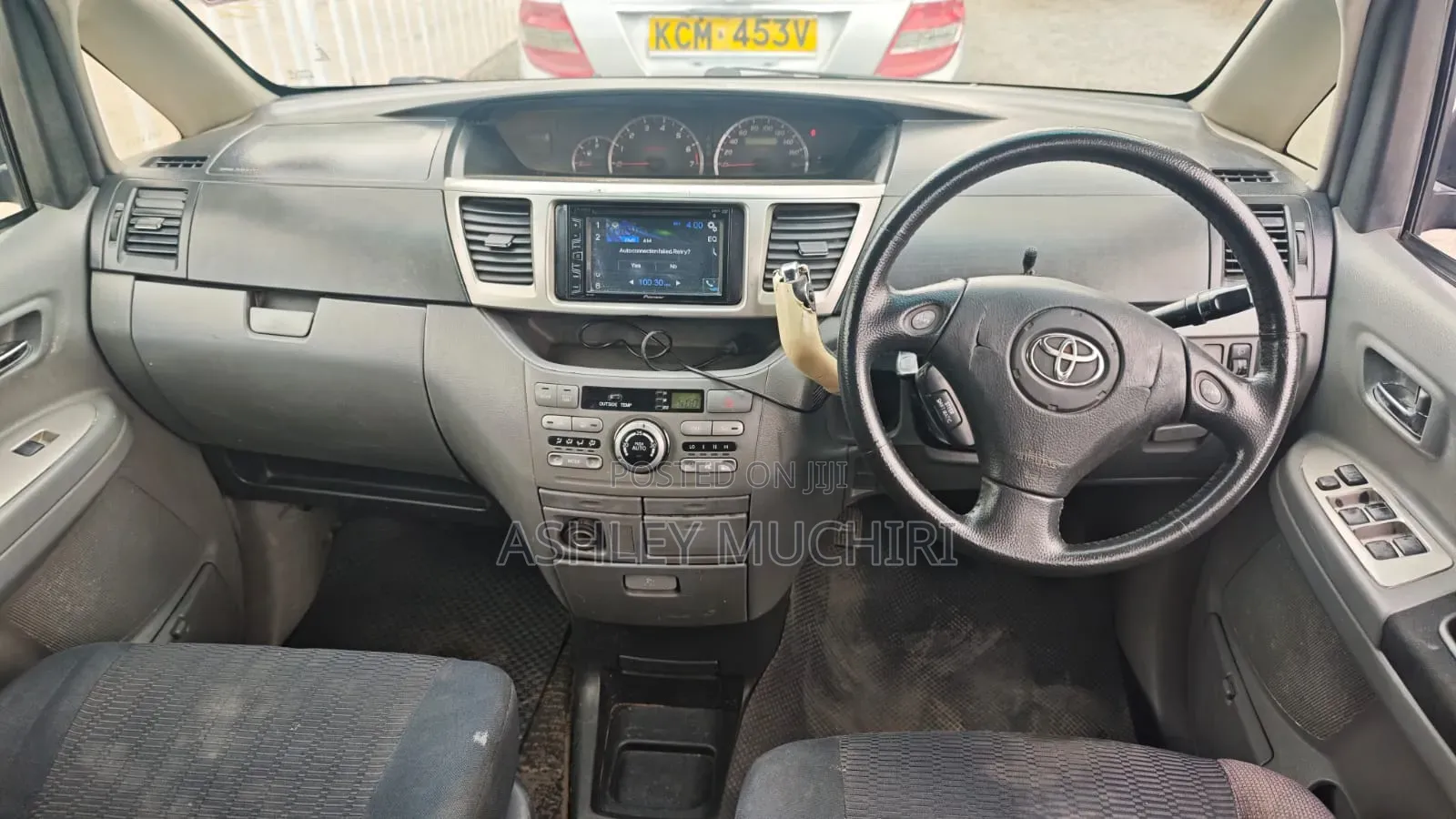 Toyota Voxy 2005 Blue