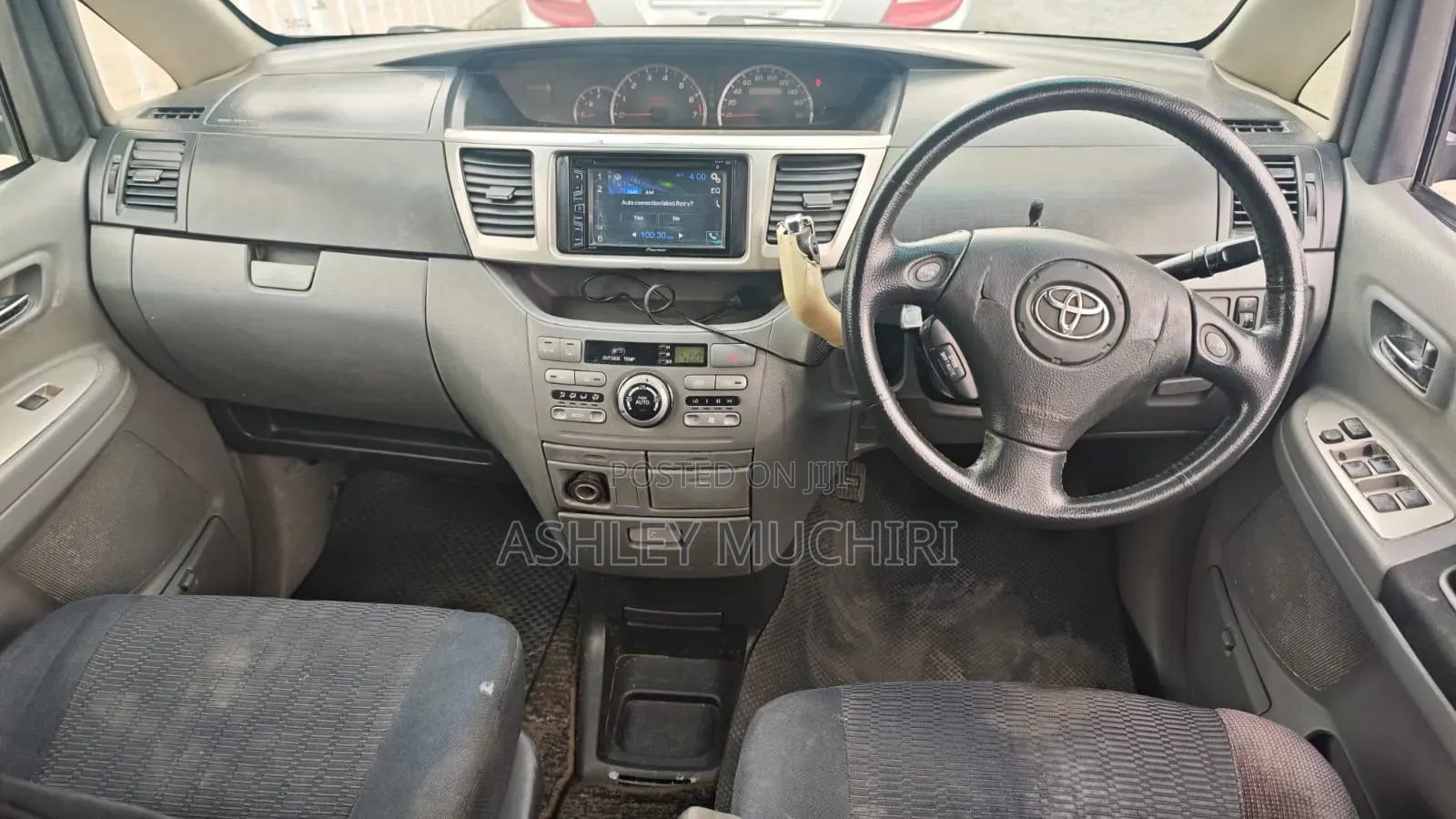 Toyota Voxy 2005 Blue