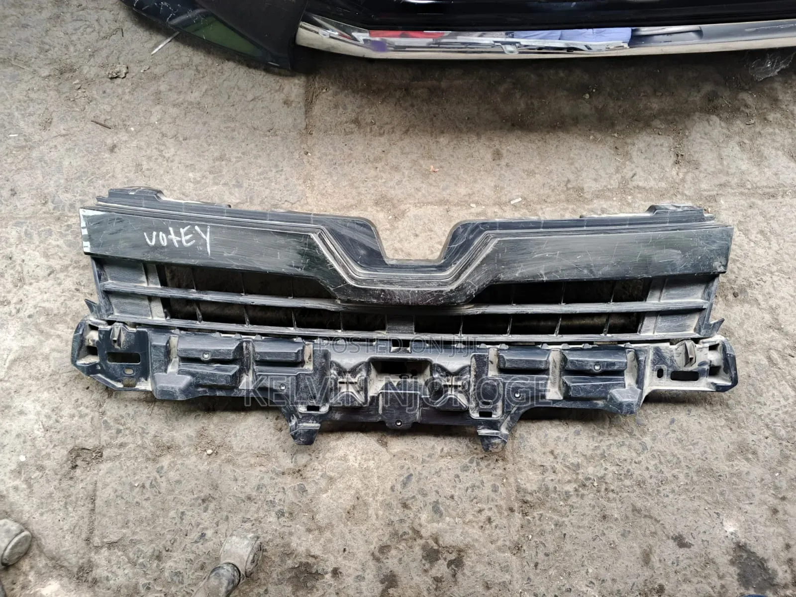 Toyota Voxy 2017-2020 Grille
