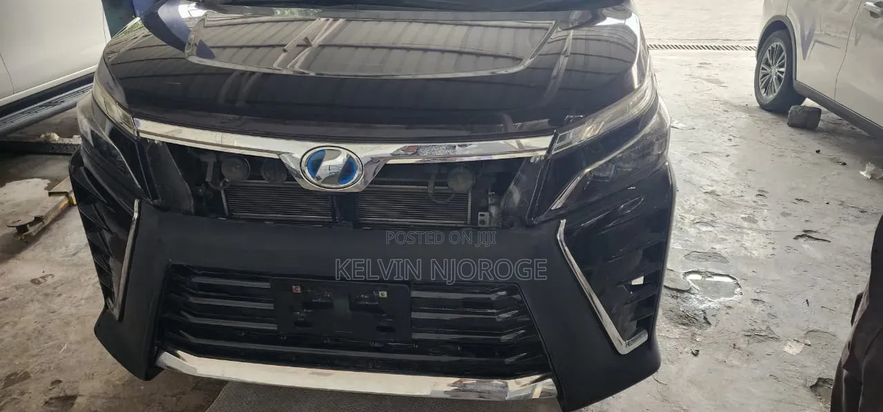 Toyota Voxy 2017-2020 Grille