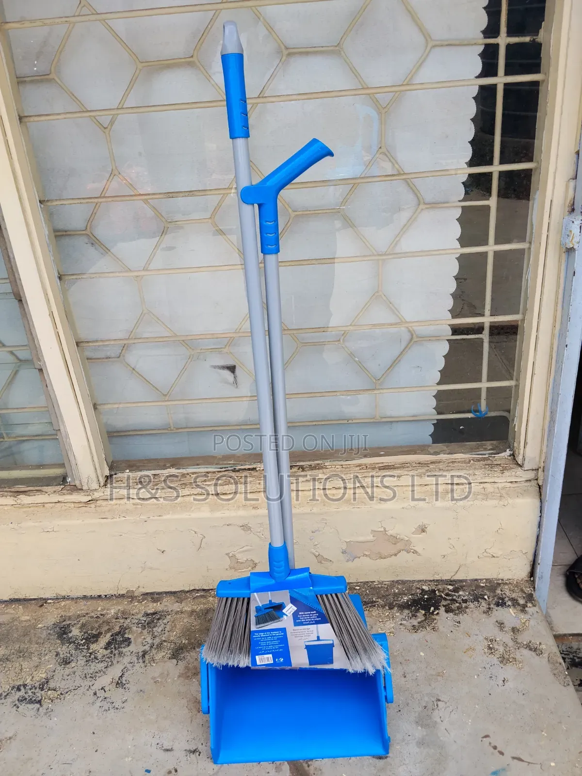 Standing Dustpan