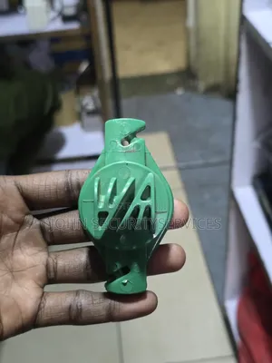 Green W Claws for Electric Fence