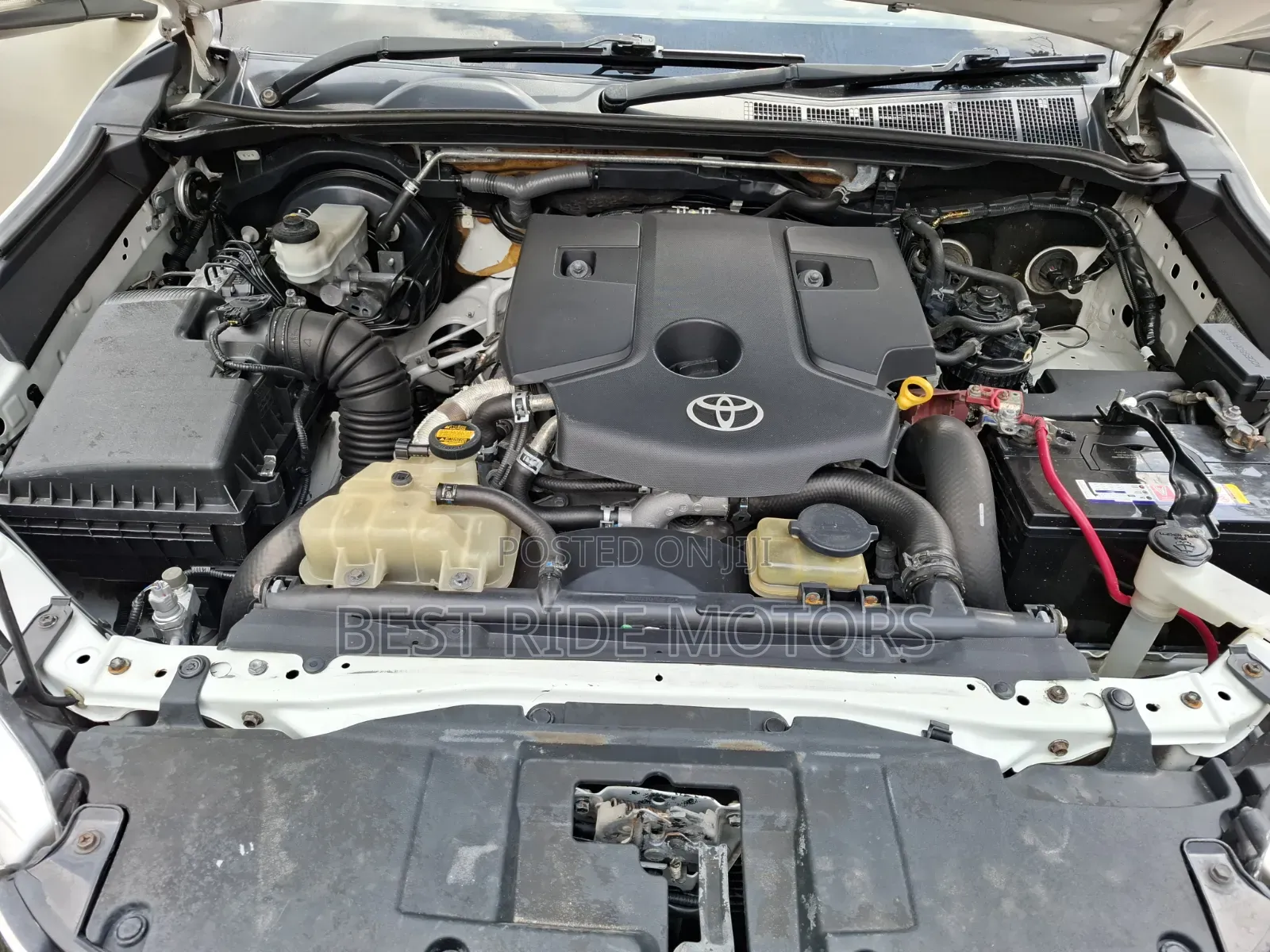 Toyota Hilux Revo Double Cab Deisel 2.8 AWD 2016 Pearl