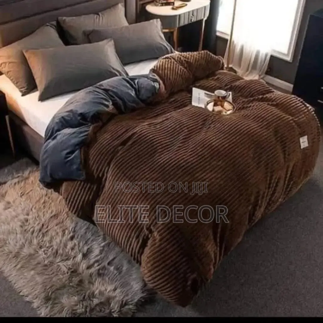 Luxurious Velvet Duvet Set 6×7 – 4-Piece Bedding Set
