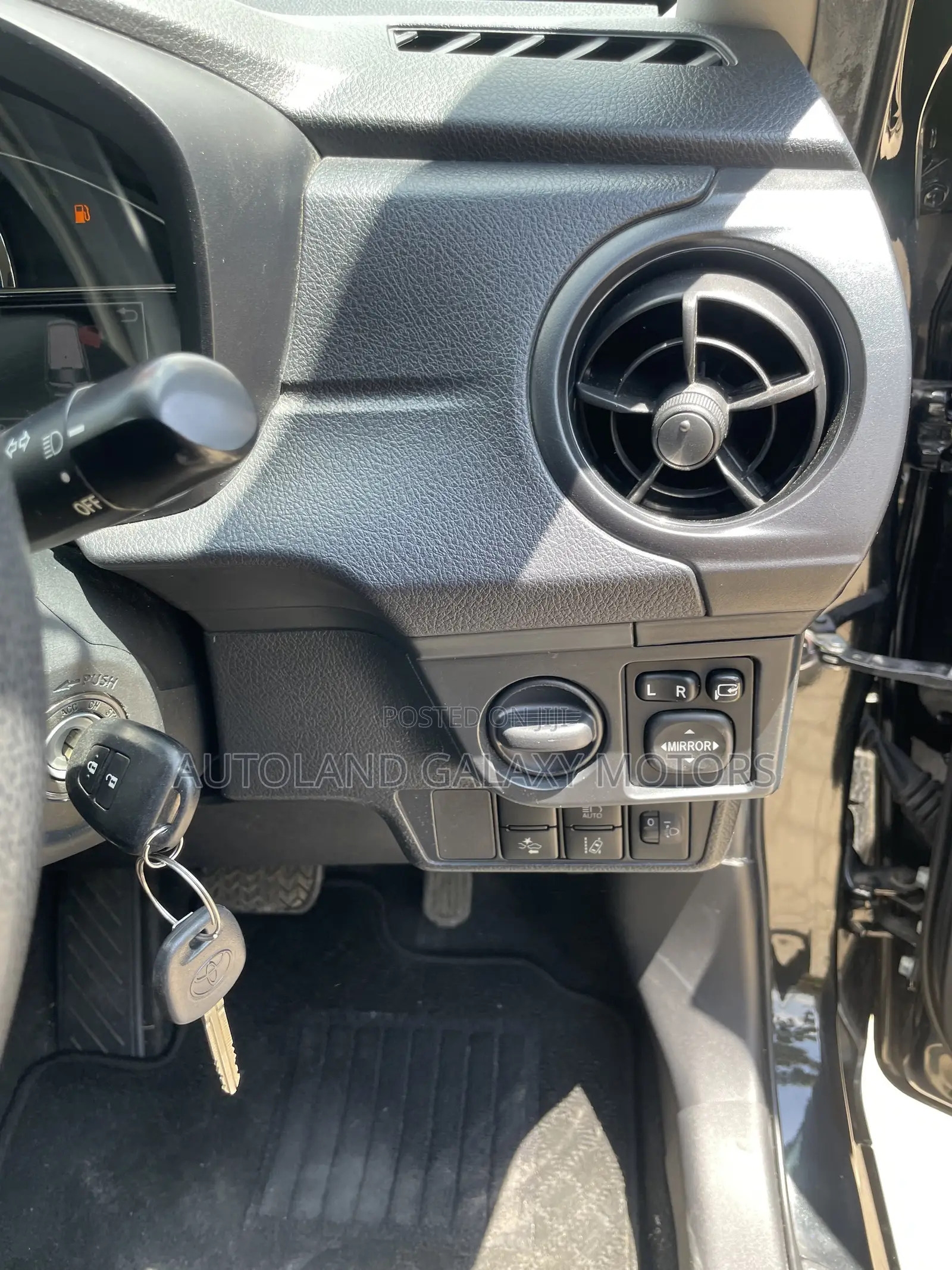 Toyota Corolla Fielder 1.5 Hybrid FWD 2019 Black