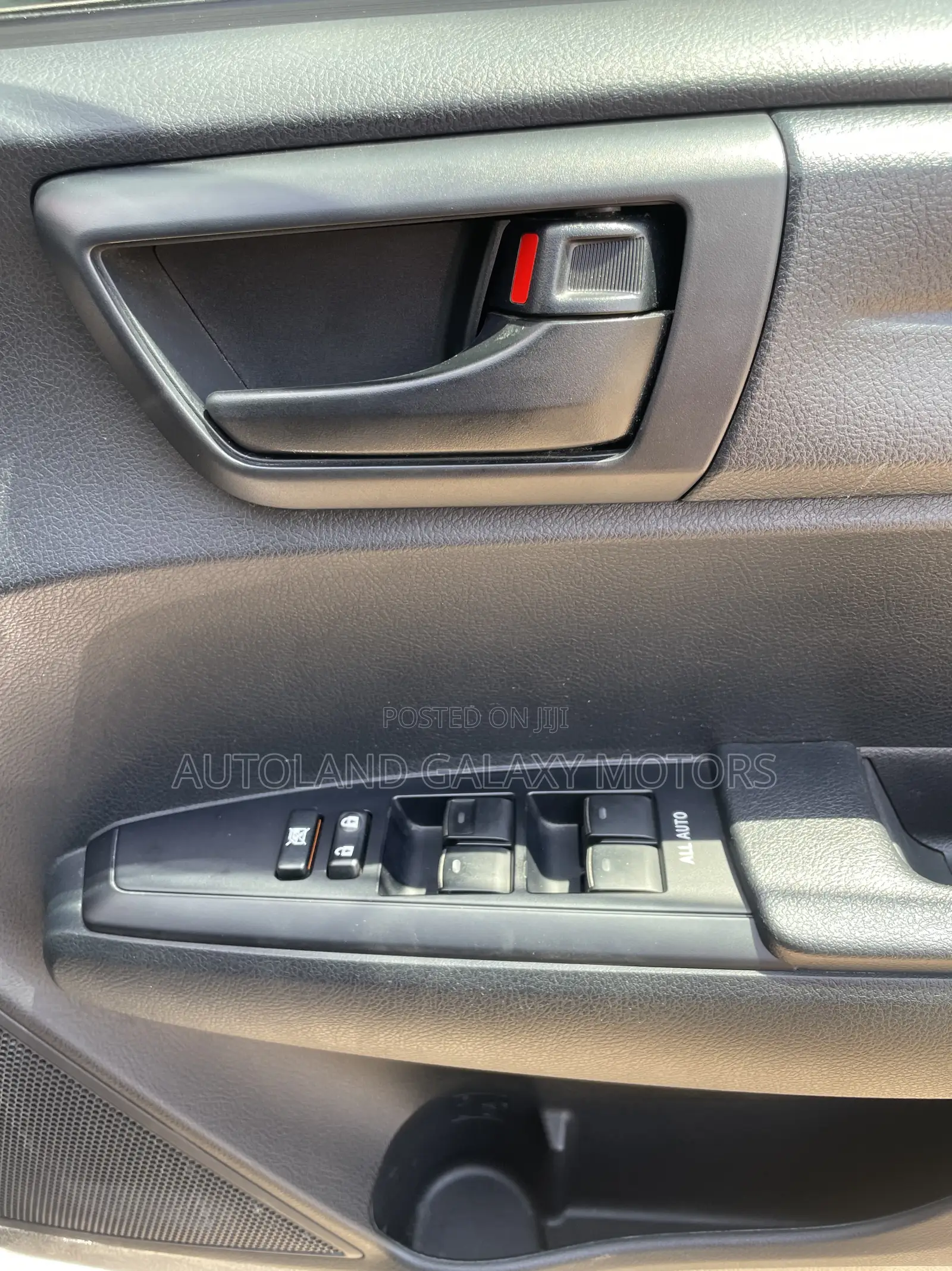 Toyota Corolla Fielder 1.5 Hybrid FWD 2019 Black
