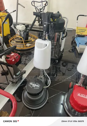 Commercial Hisaki Japan Floor Scrubber Machine With Brushes