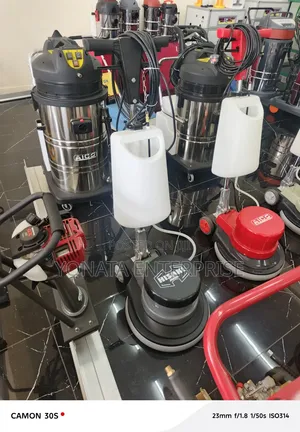 Commercial Hisaki Japan Floor Scrubber Machine With Brushes