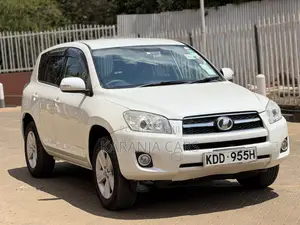 Toyota RAV4 LE 4dr SUV (2.5L 4cyl 6A) 2014 White