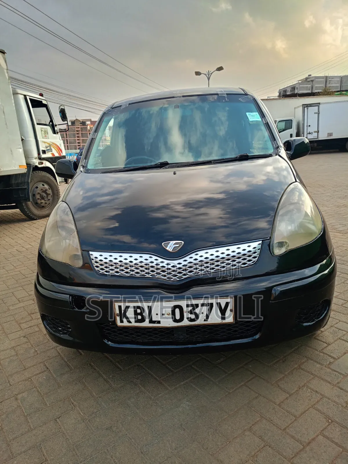 Toyota Fun Cargo 2004 Black