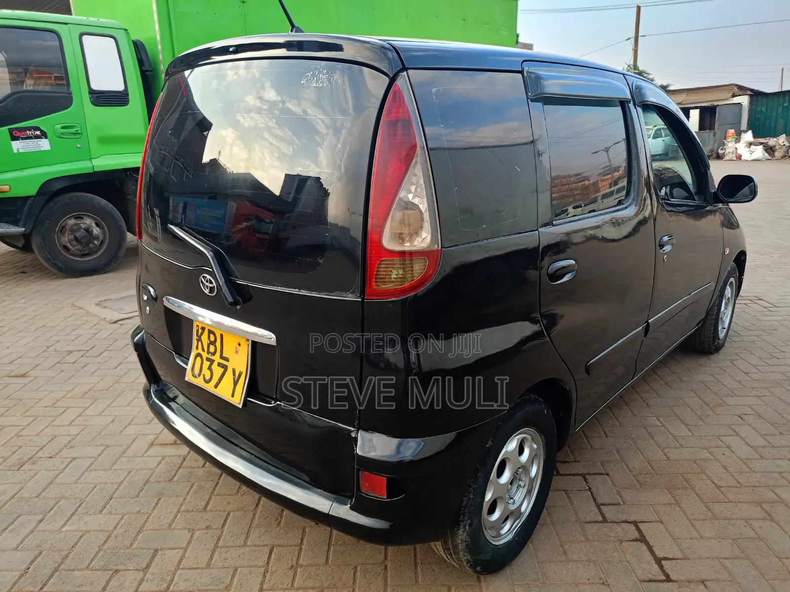 Toyota Fun Cargo 2004 Black