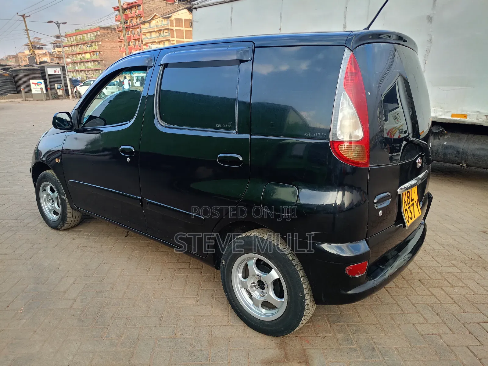 Toyota Fun Cargo 2004 Black