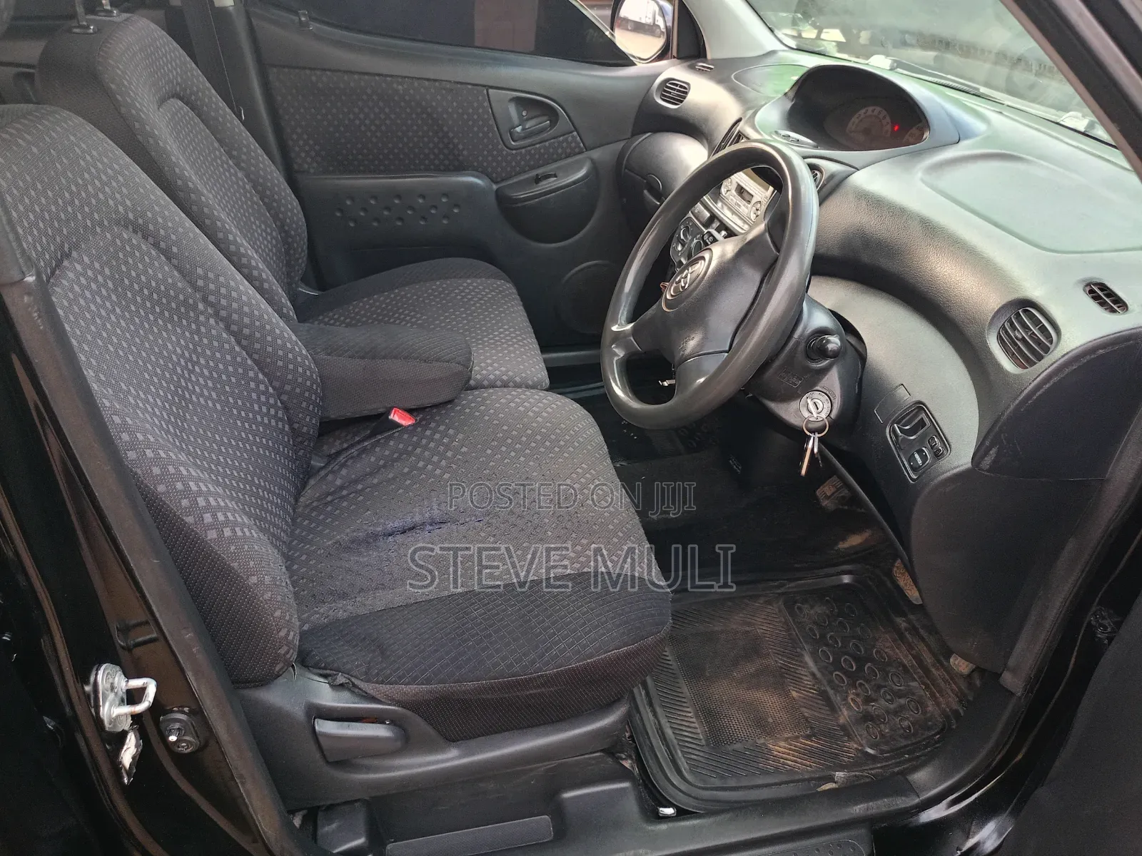 Toyota Fun Cargo 2004 Black