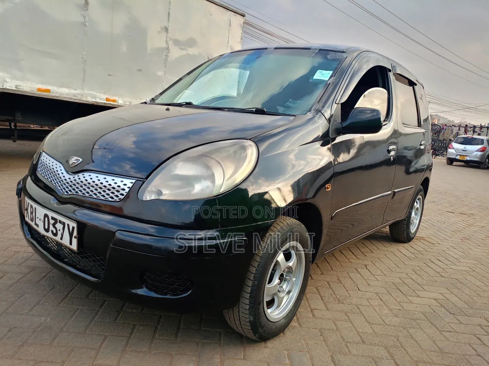 Toyota Fun Cargo 2004 Black