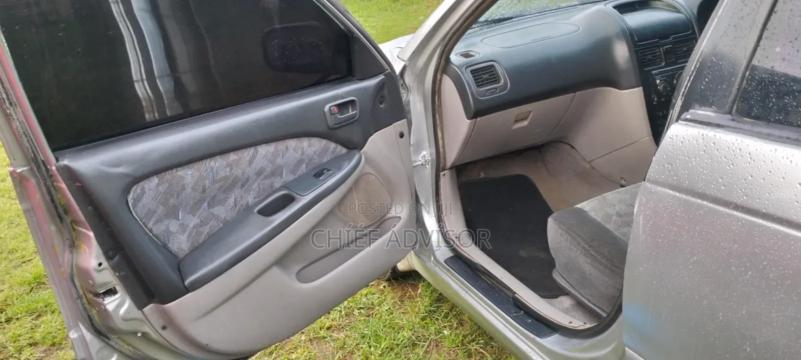Toyota Car.Caldina
5 Seater 
Station Wagon.