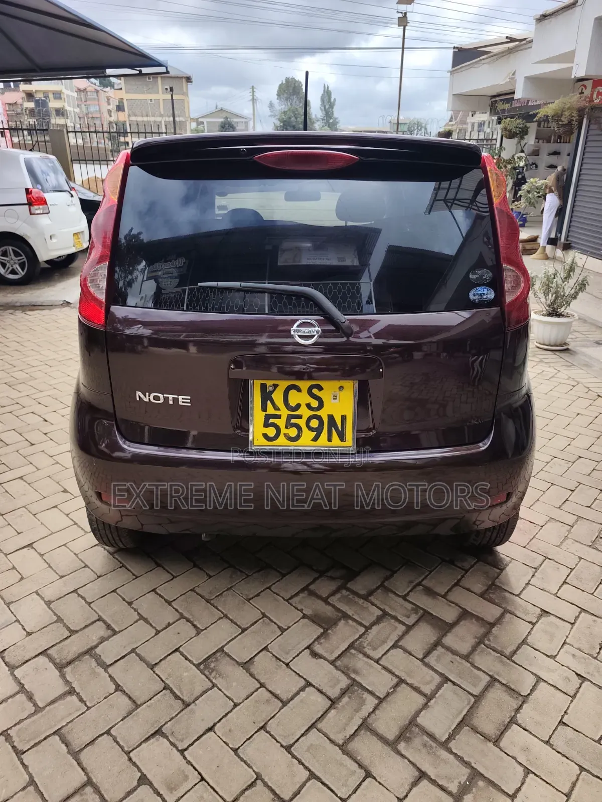 Nissan Note 2011 Maroon