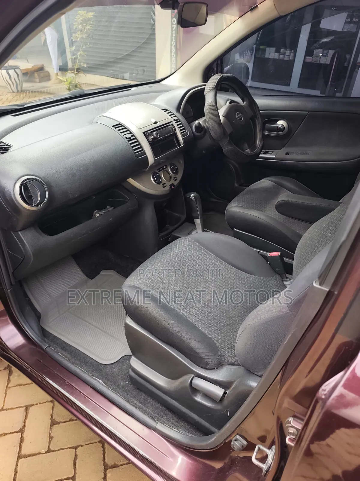 Nissan Note 2011 Maroon
