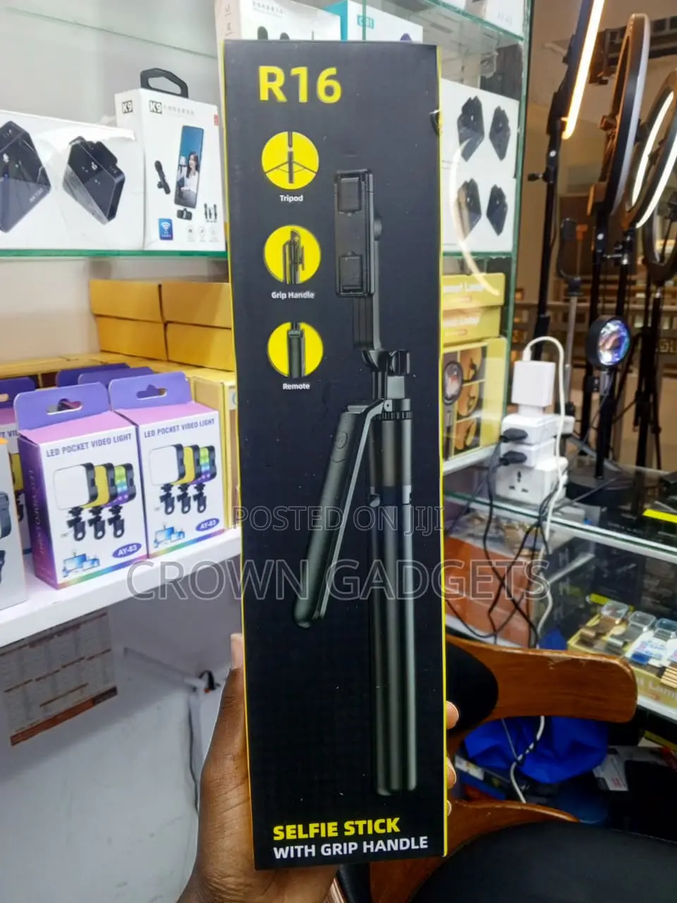 R16 170cm Extendable Selfie Stick With Tripod Stand