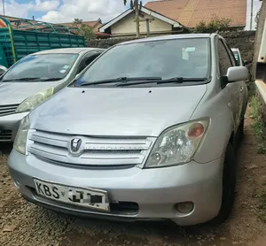 Toyota IST 2005 Silver
